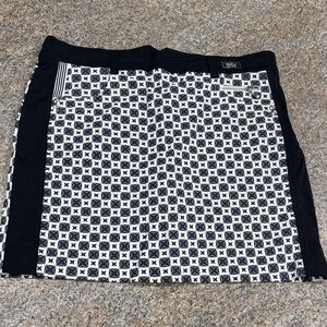 MDC Black and White Patterned Women's Golf Skort size 38 (8)